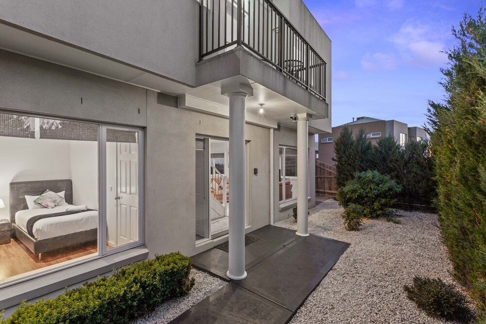 Gowanbrae VIC Accommodation NSW