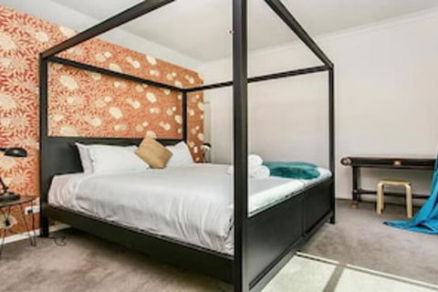 Red Bohemian - Accommodation NSW 2