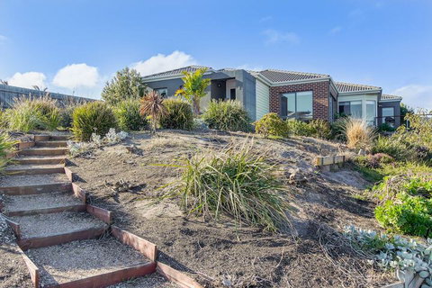 The Bach - Accommodation NSW 2