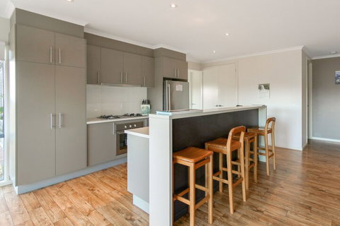 The Bach - Accommodation NSW 4