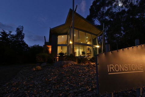 Ironstone Romantic Couples Retreat - Accommodation NSW 4