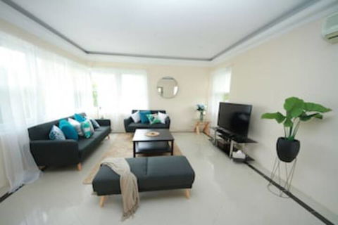 Baulkham Hills Beauty - Accommodation NSW 0