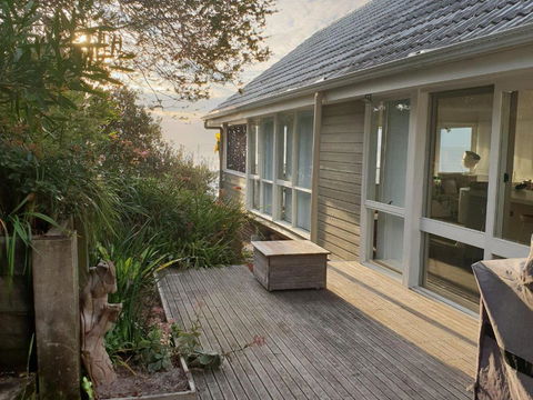 Ningaloo Formerly Willows House - Accommodation NSW 4