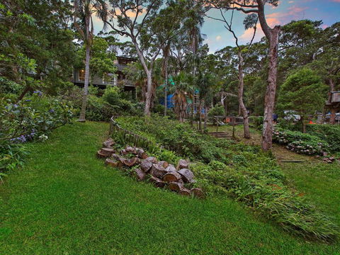 Copacabana Treehouse 36 Oceano Street Copacabana - Accommodation NSW 4