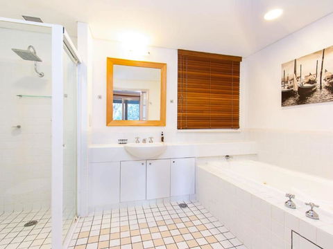 Villa Spa Executive 1br Burgundy Resort Condo Located Within Cypress Lakes Resort (nothing Is More Central) - Accommodation NSW 4