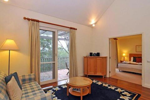 Villa Merlot Located Within Cypress Lakes - Accommodation NSW 2