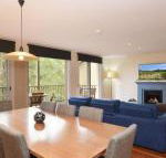 Villa 3br De Saran Resort Condo located within Cypress Lakes Resort nothing is more central - Accommodation NSW