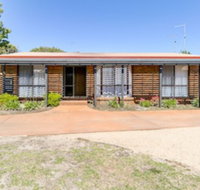 Lowes on the Lakes - Accommodation NSW