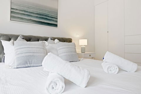 Brand New Ultra Luxe Apt Next To Central CBD - Accommodation NSW 3