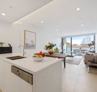 Brand New Ultra Luxe Apt Next To Central CBD - Accommodation NSW