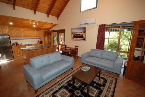 Garden Cottage Beechworth - Accommodation NSW 4