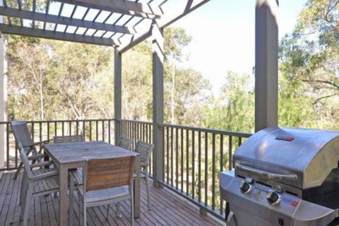 Villa Petit Verdot Located Within Cypress Lakes - Accommodation NSW 2