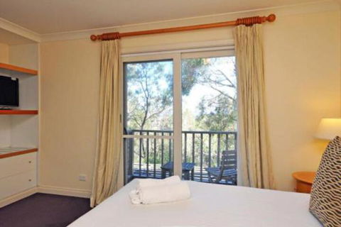 Villa Petit Verdot Located Within Cypress Lakes - Accommodation NSW 6