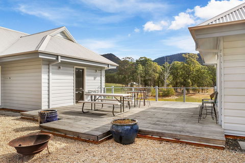 Brokenback Views Country Estate - Accommodation NSW 2