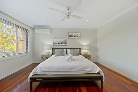 HomeHotel 4 Bedroom & Homeoffice With Nice Pool - Accommodation NSW 6