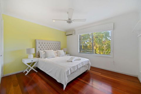 HomeHotel 4 Bedroom & Homeoffice With Nice Pool - Accommodation NSW 2