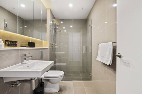 HomeHotel Waterside Luxury & New Residences - Accommodation NSW 4