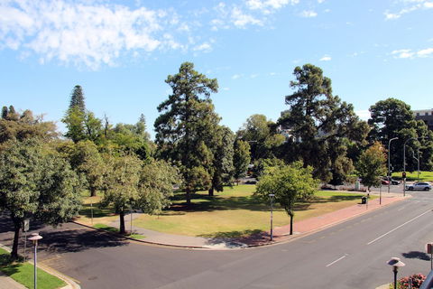 Adelaide CBD Apartment - 3BR, 2Bath & Carpark - Accommodation NSW 0