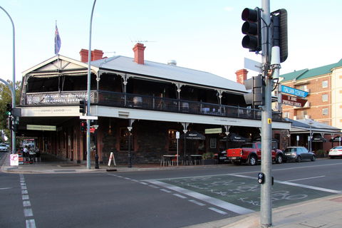 Adelaide CBD Apartment - 3BR, 2Bath & Carpark - Accommodation NSW 1