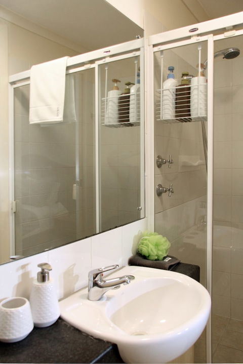 Adelaide CBD Apartment - 3BR, 2Bath & Carpark - Accommodation NSW 2