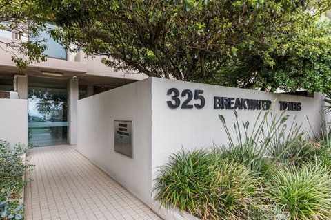 Exquisite 2 Bedroom Beach City Views - Accommodation NSW 2