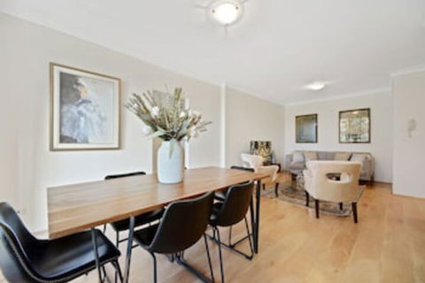 HomeHotel Luxury Close To Train Station - Accommodation NSW 0