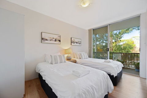 HomeHotel Luxury Close To Train Station - Accommodation NSW 2