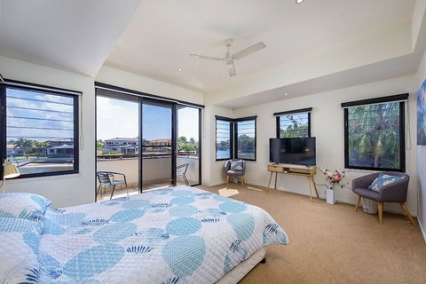 Gold Coast Stunning Waterfront Retreat By Hostrelax - Accommodation NSW 6