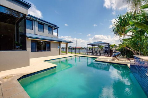 Gold Coast Stunning Waterfront Retreat By Hostrelax - Accommodation NSW 1