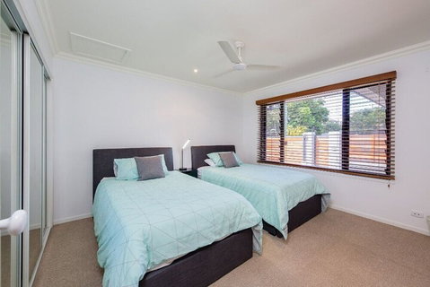 Gold Coast Stunning Waterfront Retreat By Hostrelax - Accommodation NSW 3