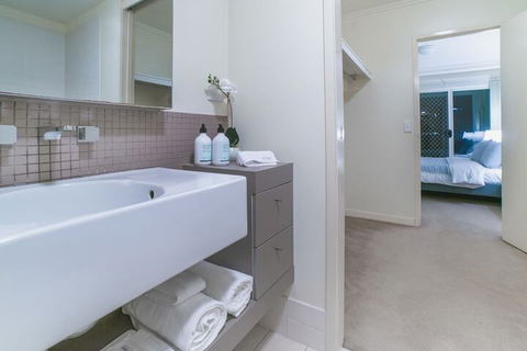 Absolute Riverfront One Bedroom Apartment - Accommodation NSW 5