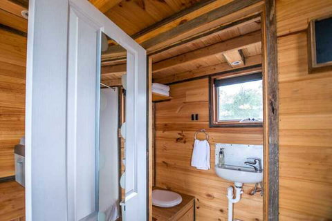 Double Oaks Tiny House - Accommodation NSW 5