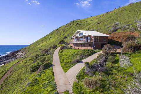 Cliffs End Beach Shack 105 Gold Coast Drive Carrickalinga - Accommodation NSW 2