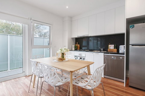 Heart Of Highett Apartment By Ready Set Host - Accommodation NSW 2