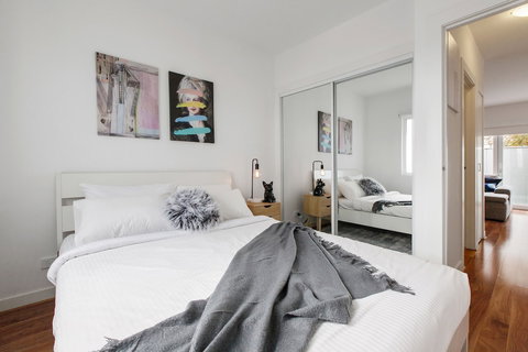 Heart Of Highett Apartment By Ready Set Host - Accommodation NSW 4