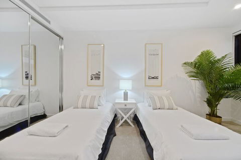 HomeHotel New & Comfort 3 Bedrooms - Accommodation NSW 6