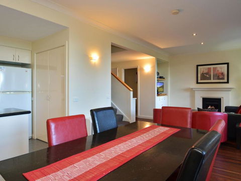 Villa Executive 2br Cypress Resort Condo Located Within Cypress Lakes Resort (nothing Is More Central) - Accommodation NSW 4