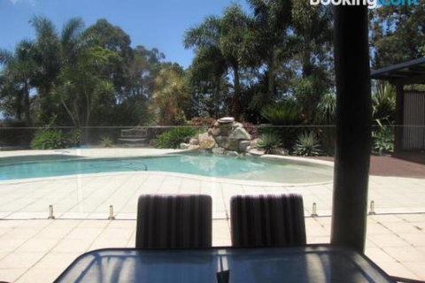 Takura Heights Modern Country Apartment With Pool Access - Accommodation NSW 4