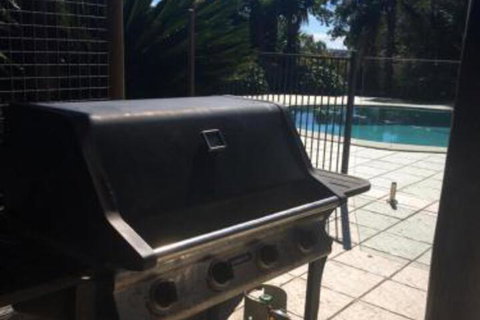 Takura Heights Modern Country Apartment With Pool Access - Accommodation NSW 3