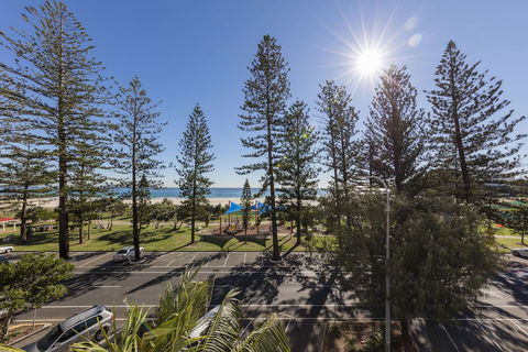 Oaks Gold Coast Calypso Plaza Suites - Accommodation NSW 4