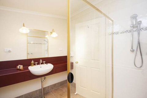 Beechworth Cedar Cottages - Accommodation NSW 7