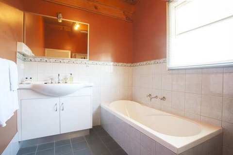 Beechworth Cedar Cottages - Accommodation NSW 5