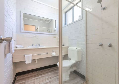 Burwood East Motel - Accommodation NSW 5