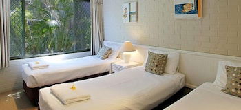 Main Beach Apartments - Accommodation NSW 3