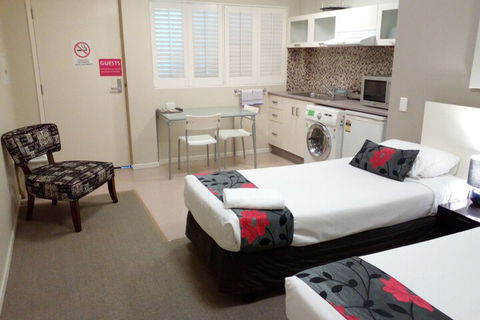 Brisbane Street Studios - Accommodation NSW 5