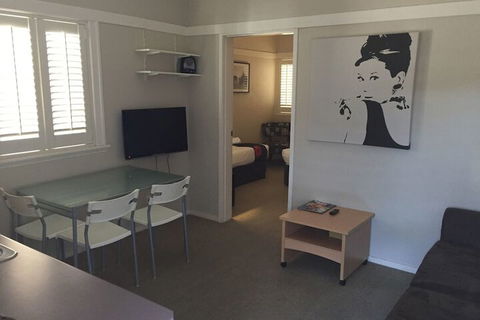 Brisbane Street Studios - Accommodation NSW 4