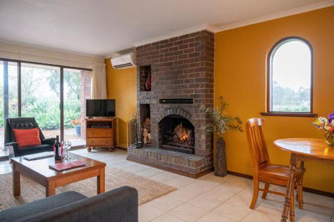 Linger Longer Vineyard Bed & Breakfast - Accommodation NSW 6