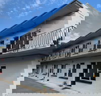 Hello Adelaide Motel and Apartments - Accommodation NSW