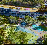 The Oasis Apartments and Treetop Houses - Accommodation NSW