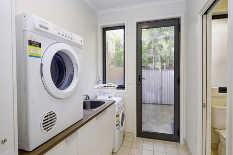 BOOM 5 - Accommodation NSW 2